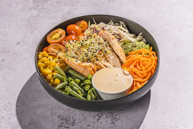 St. Bowl ar Grillētu Vistu