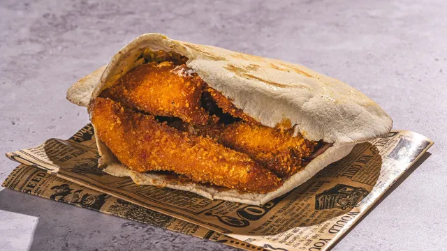 Pita ar Crispy Chicken