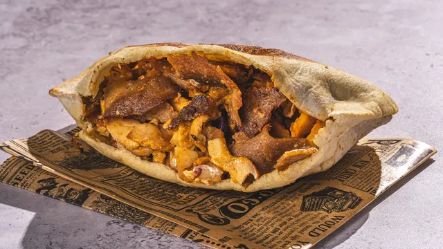 Pita ar Vistas un Liellopa Kebabu MIX